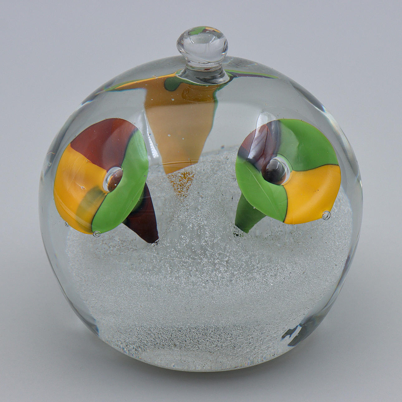 STOR BREVPRESS MED KNOPP, KONSTGLAS.