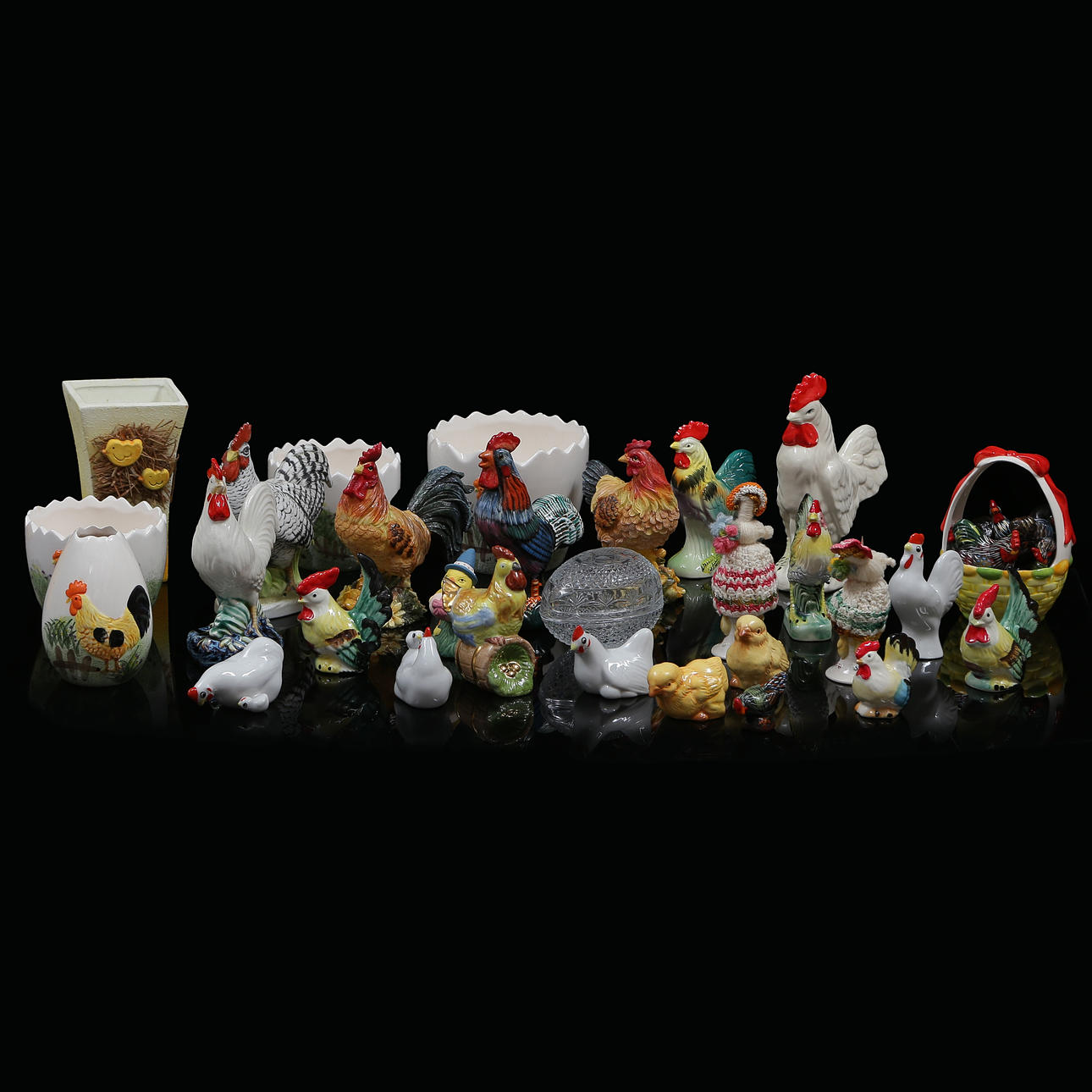 EASTER DECORATIONS, CHICKENS AND ROOSTERS, BASKET, BONBONBONS, ETC.