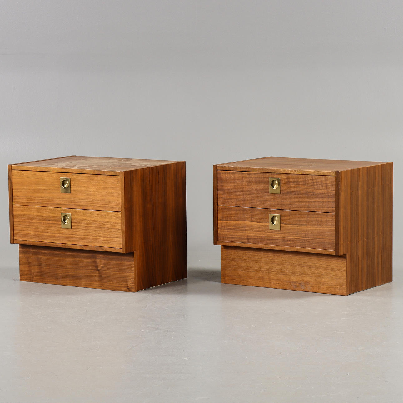 SÄNGBORD 1 par, Valnöt, 1970-tal.