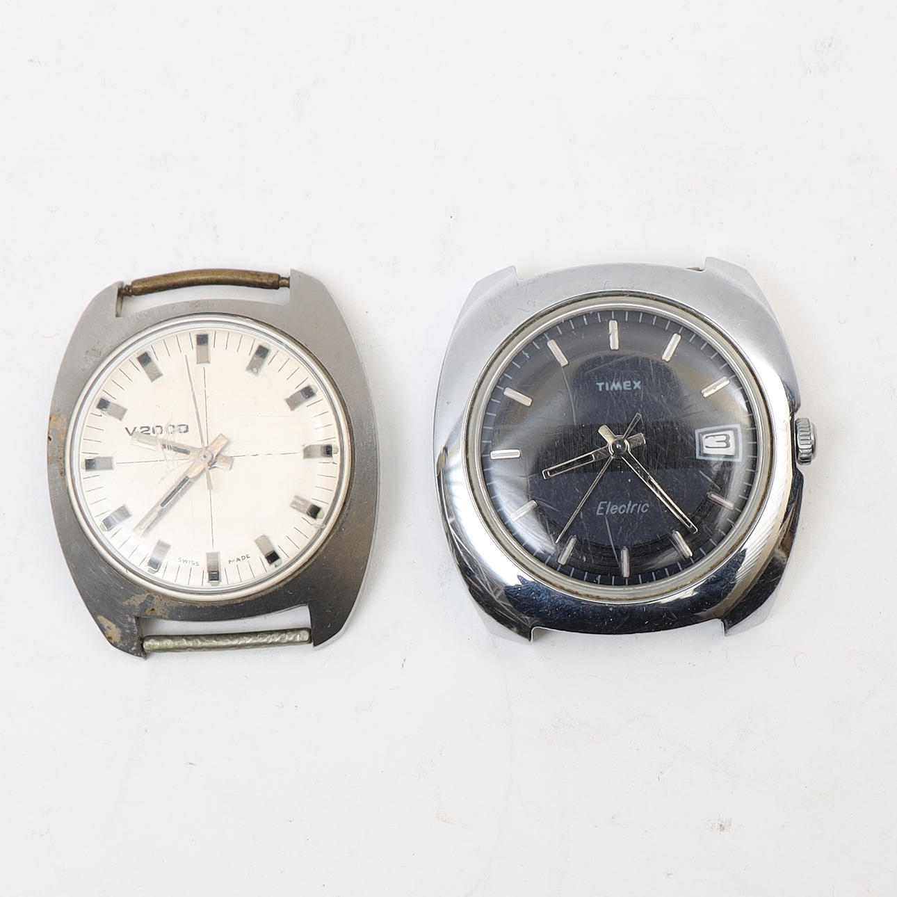 2 MEN'S WRISTWATCHES, Timex and V2000.