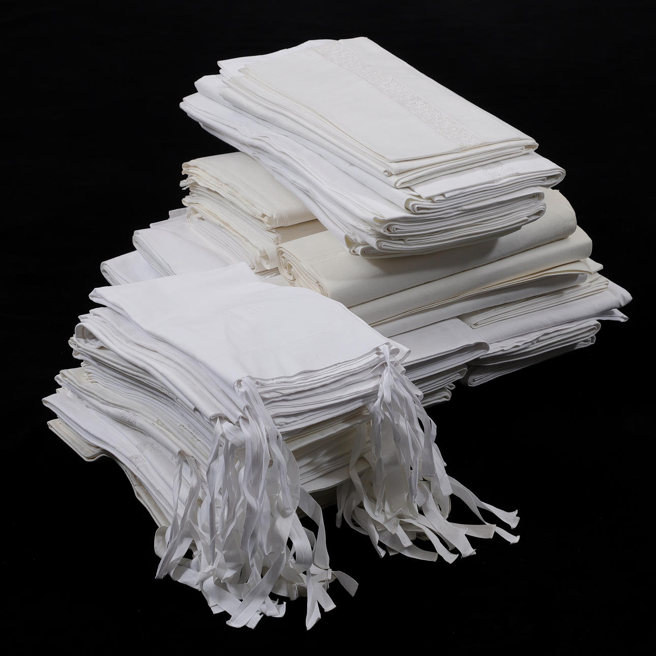 SHEETS, 25 pillowcases, 27 pcs, with lace, linen.