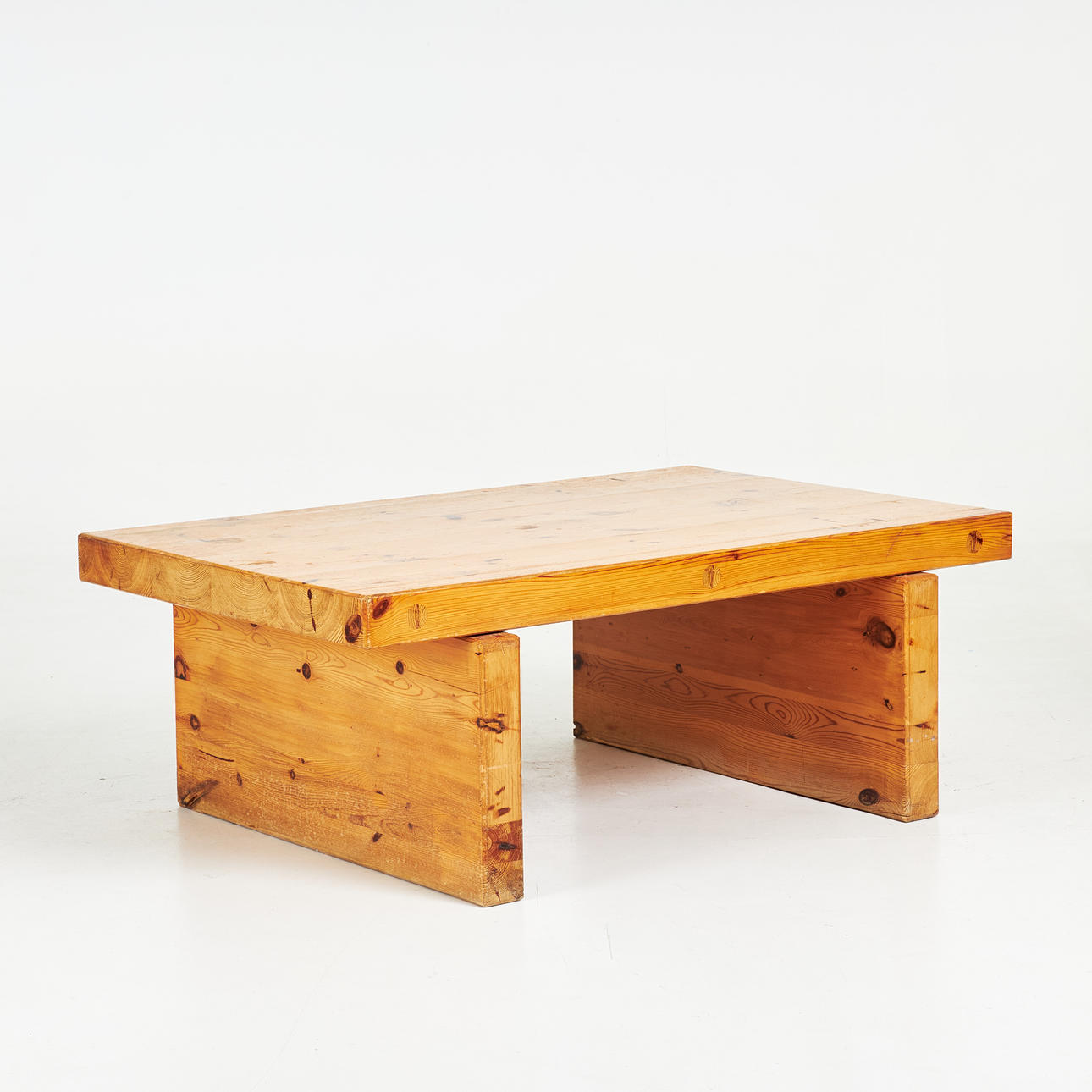 ROLAND WILHELMSSON. “Bamsefar”, coffee table, Ågesta 1976, solid pine, signed.