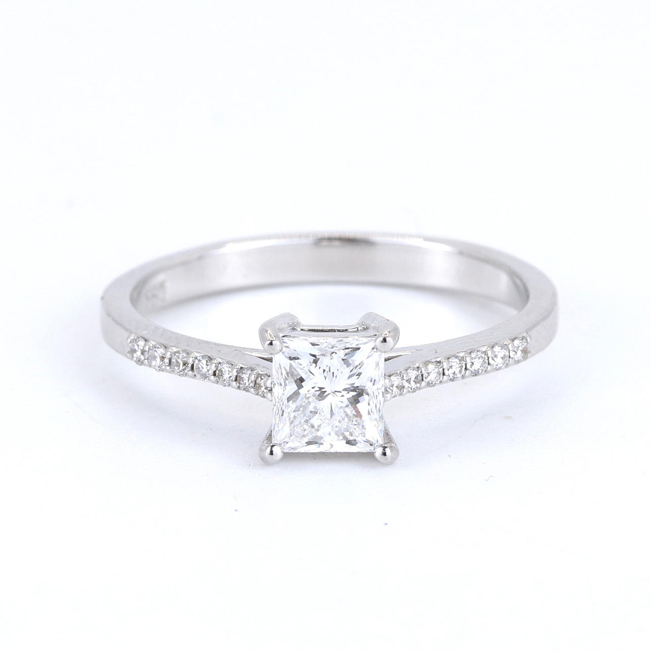 18CT WHITE GOLD RECTANGULAR DIAMOND RING WITH CERT.