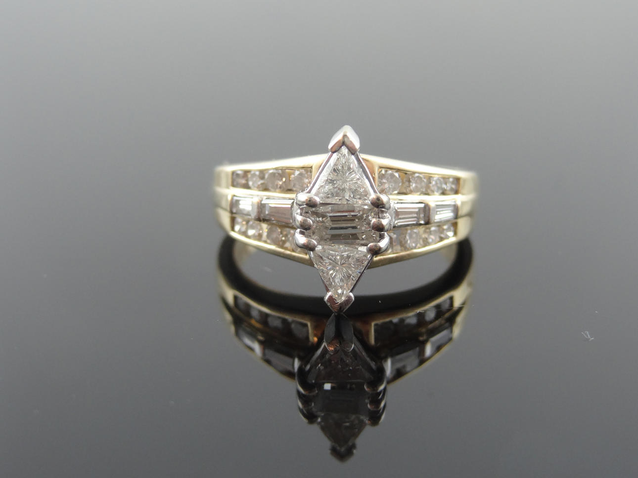 DUBBEL BILJONER DESIGN DIAMANTRING 1,44cts 14k guld.