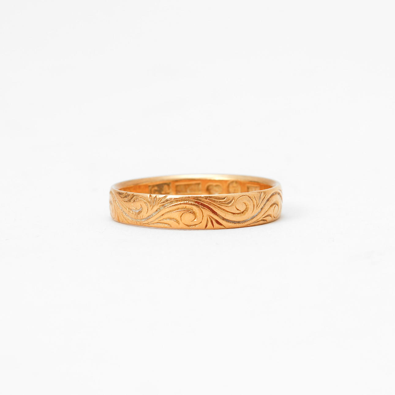A 20k gold ring. Weight approx. 4.4 g.