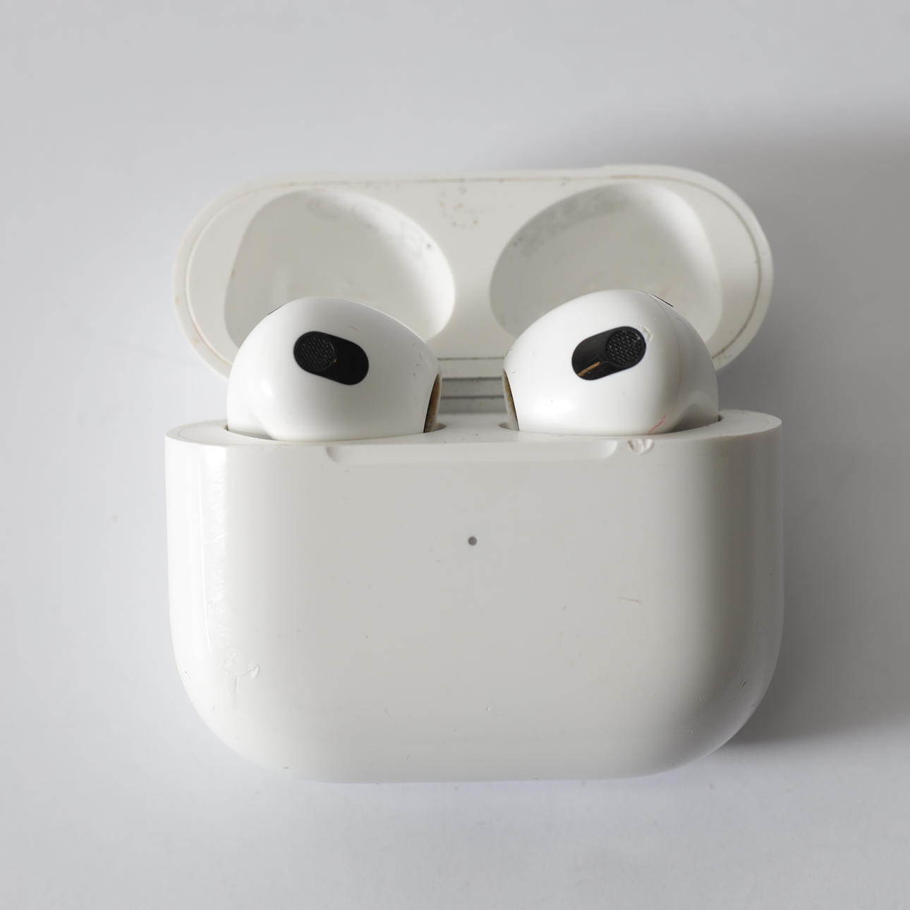 AIRPODS, Apple, Contemporary.