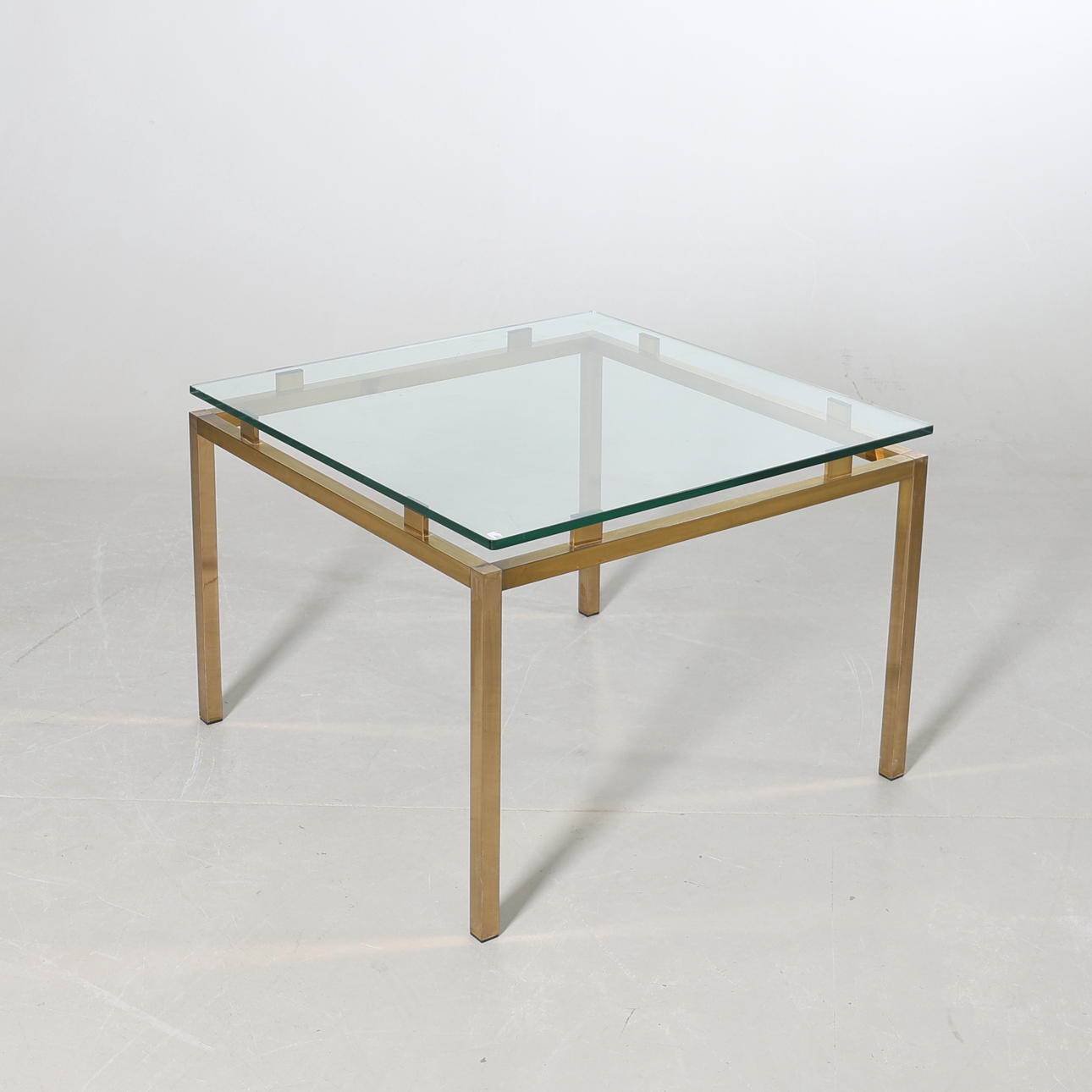 SOFFBORD, gulmetall och glas, 1900-tal.