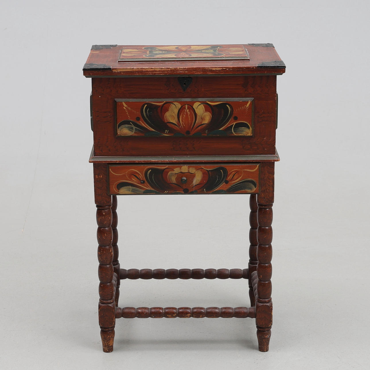 SIBLINGS. Kurbit-painted, with various accessories.