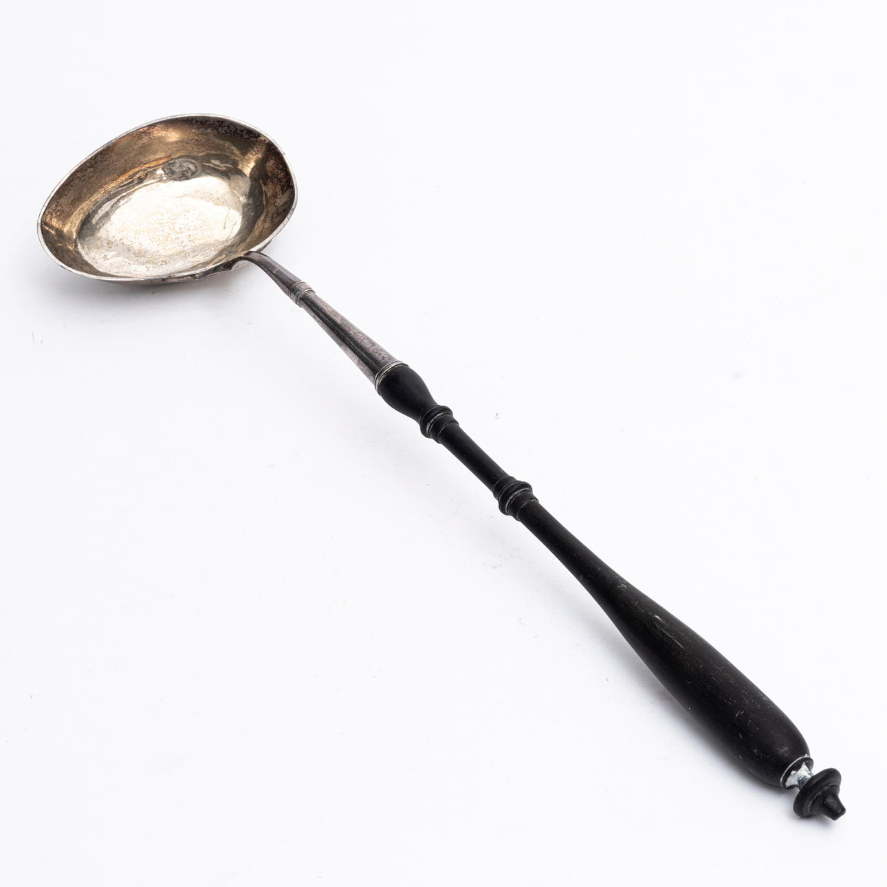 SOPPSLEV, silver och trä, otydlig stämpel.