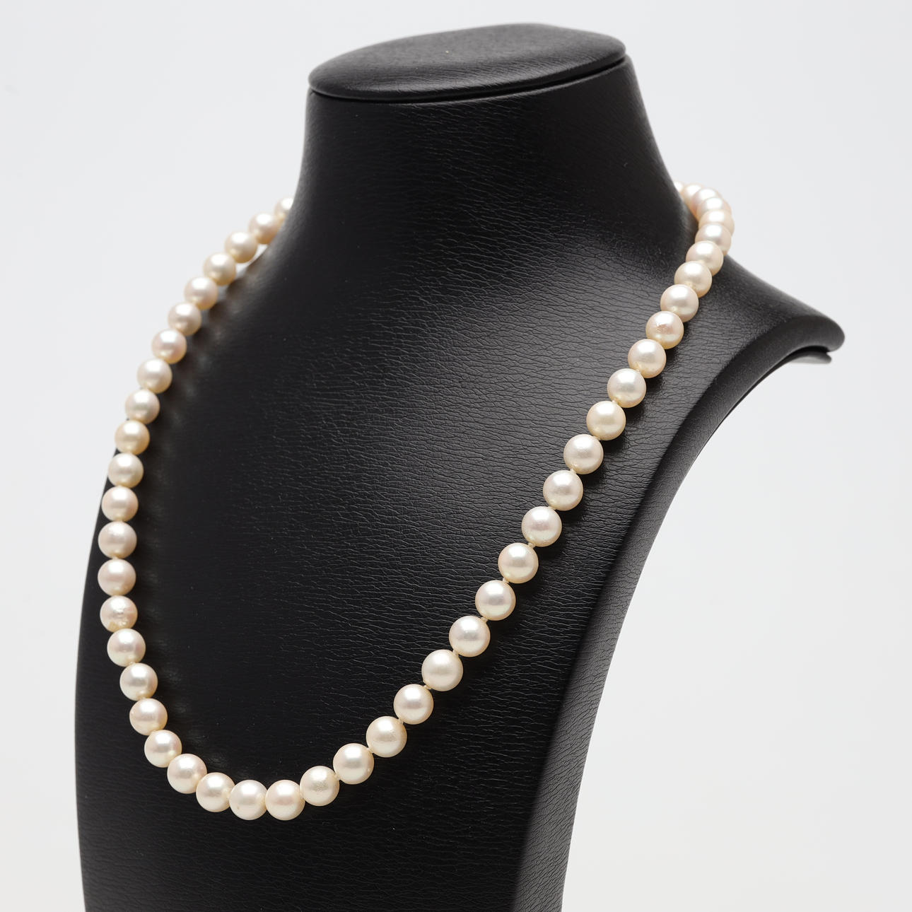 PÄRLCOLLIER, 18K guldlås och säkerhetskedja.