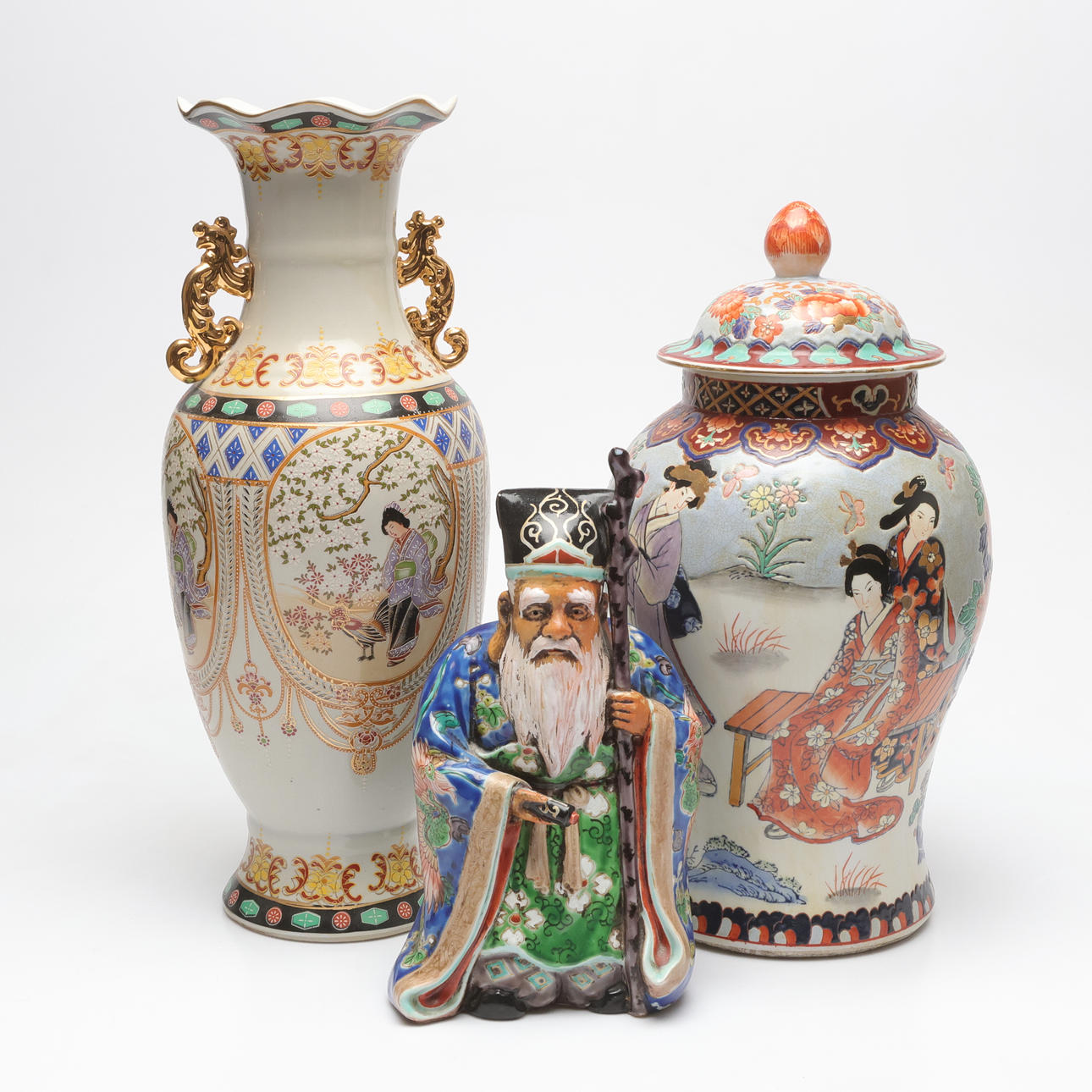 ORIENTAL PORCELAIN, 3 pieces.