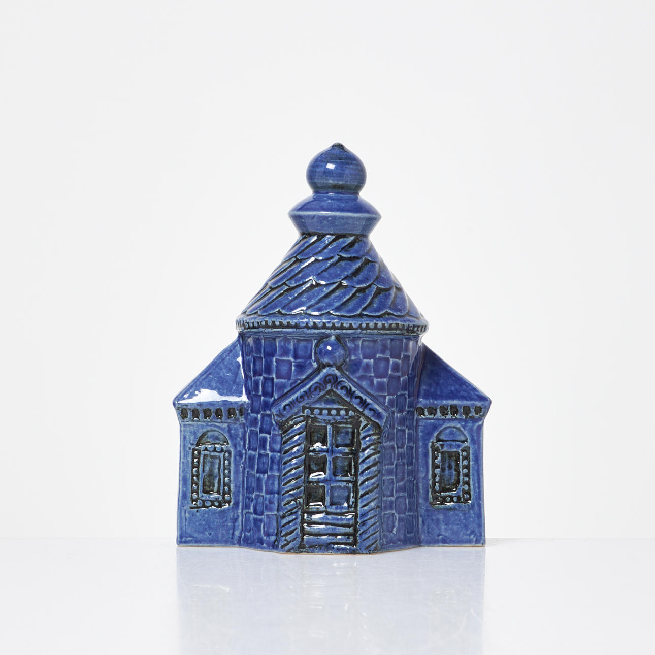 LISA LARSON. House, glazed stoneware, signed Lisa Larson, dated -86 and numbered 69/100.
