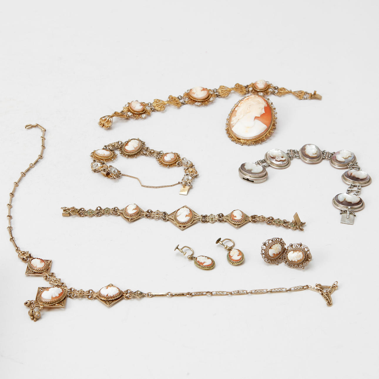 CAMÉ JEWELLERY, 10 pieces.