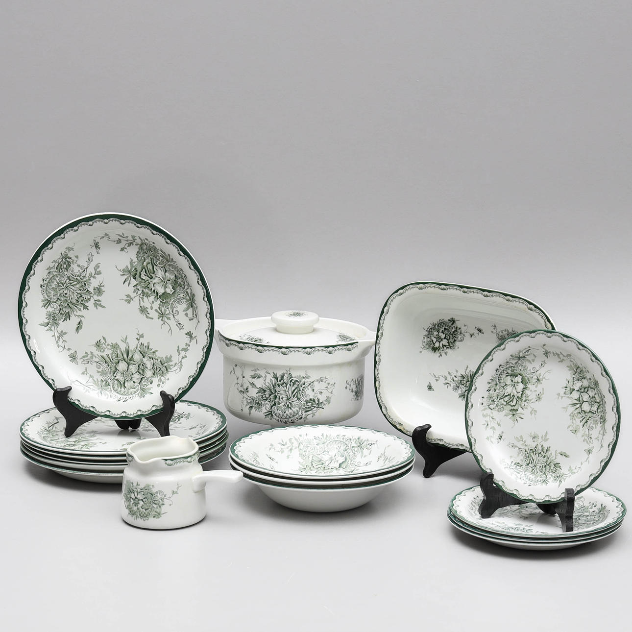 A 16-piece tableware set, “Green Anna”, Rörstrand.