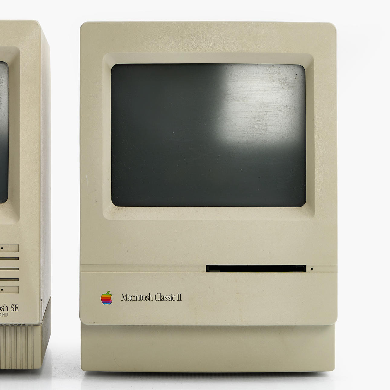 MACINTOSH Apple Computer Inc., 2 pcs, 1988 and 1991 respectively ...