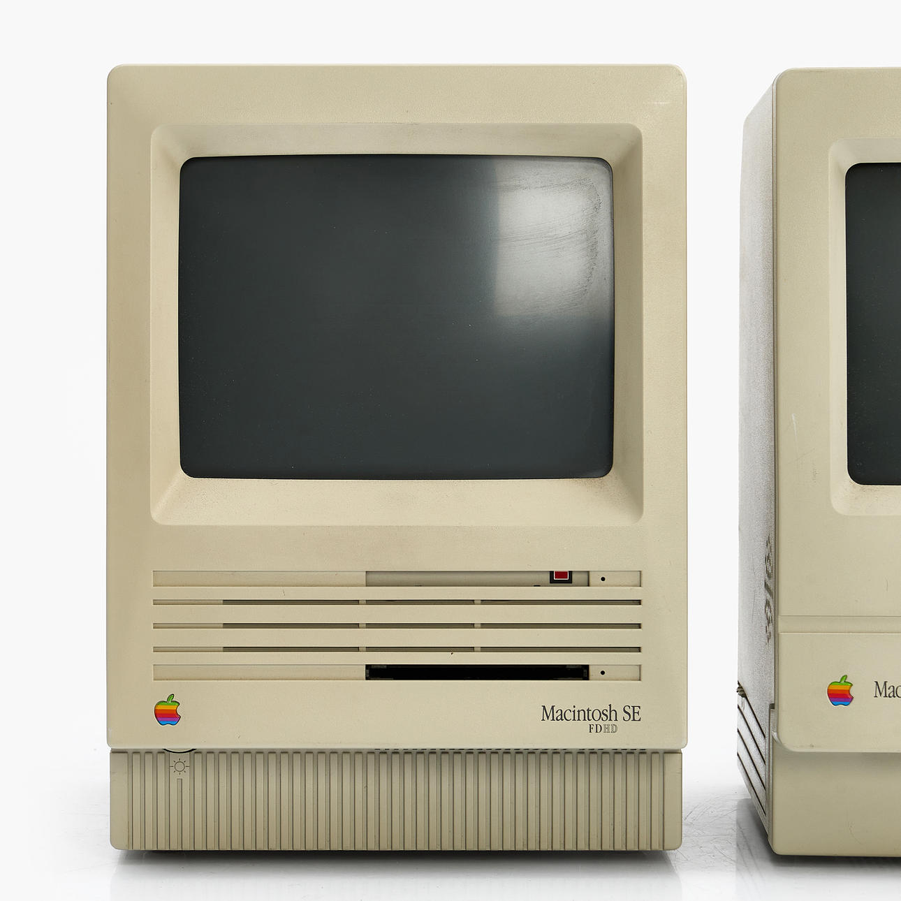 MACINTOSH Apple Computer Inc., 2 pcs, 1988 and 1991 respectively ...