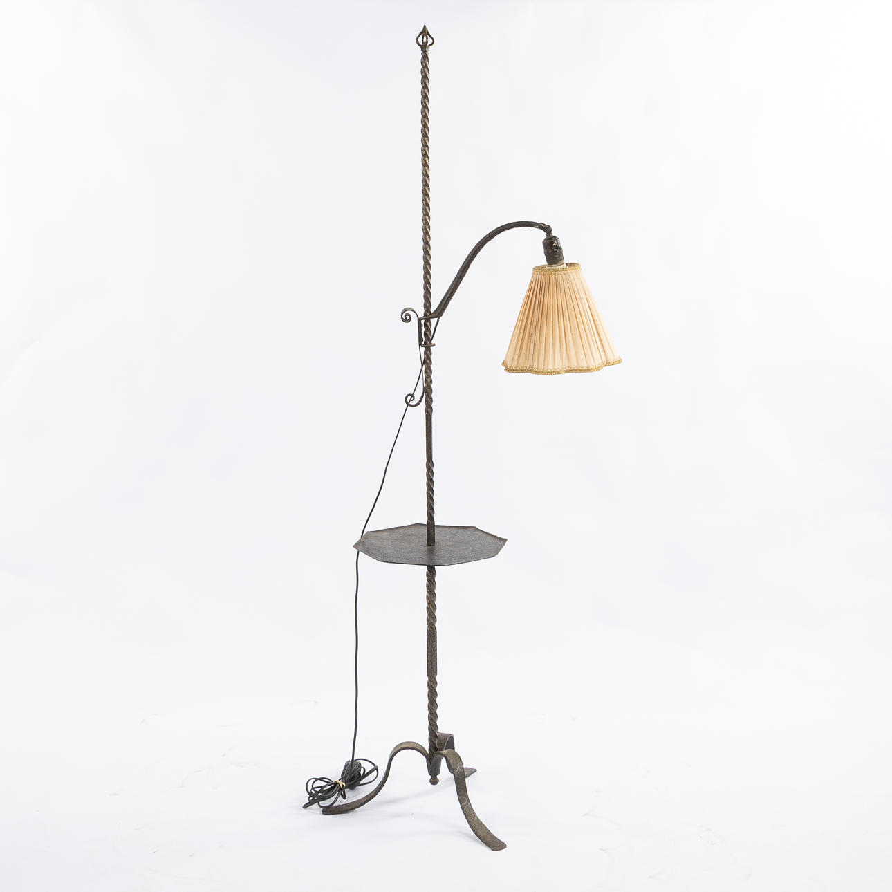 GOLVLAMPA, smide, 1900-tal.