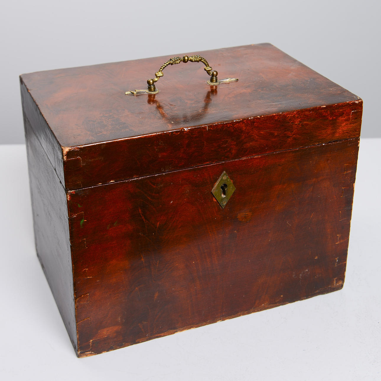 CASE, with bottles, early 20th century.