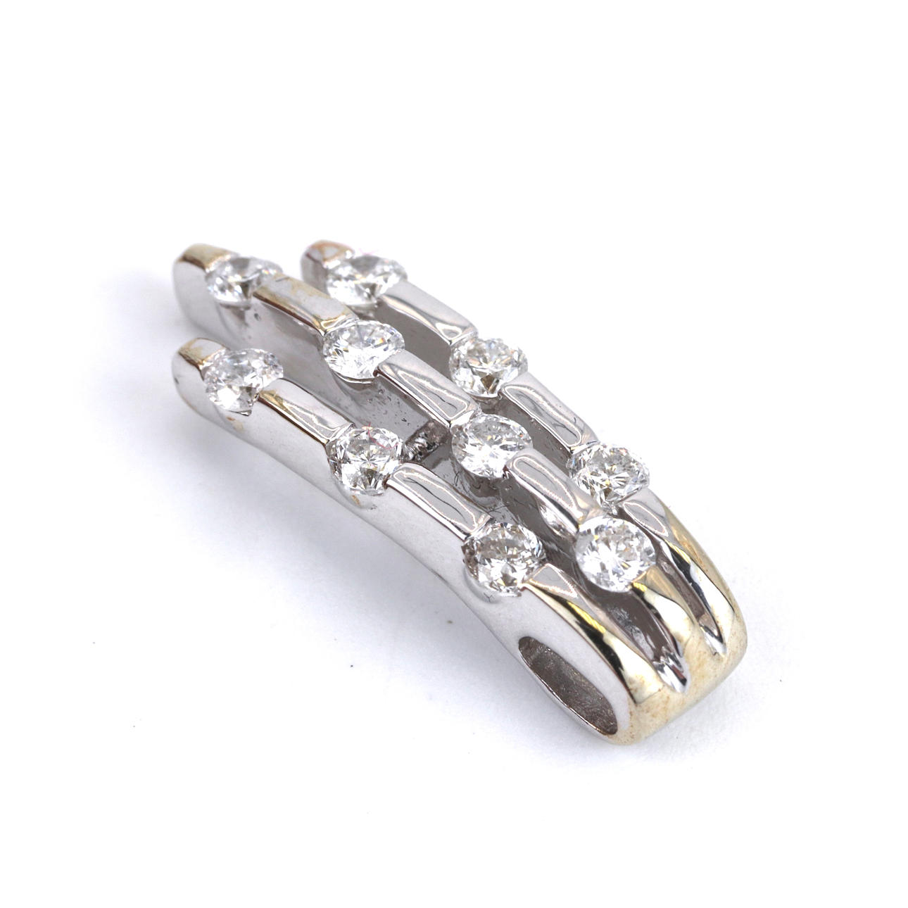 18CT WHITE GOLD DIAMOND SET PEDNAT.