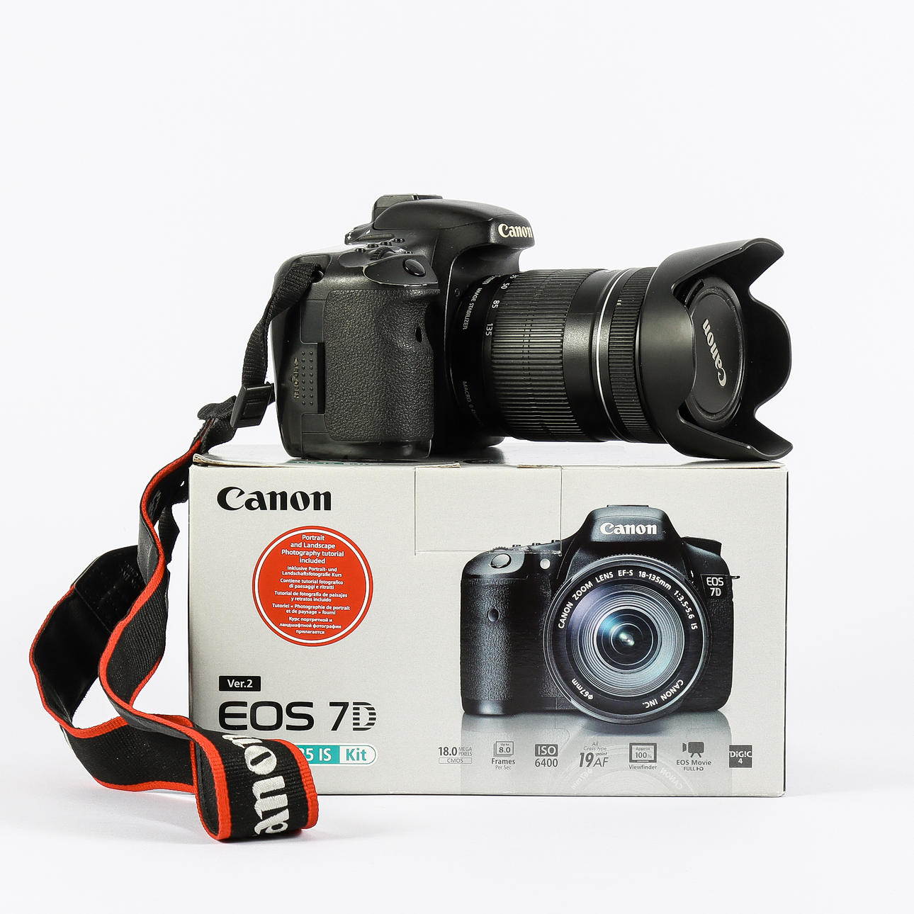 CANON EOS 7D, system camera with lens.