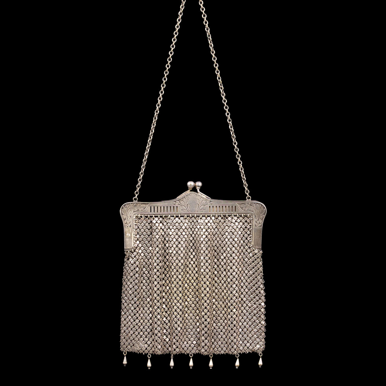 A silver coin purse, 20th century.