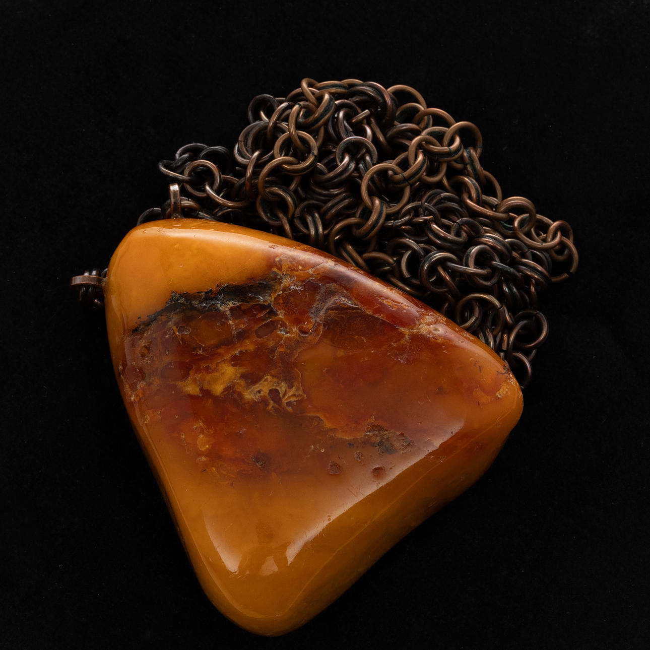 NECKLACE, Amber, Bronze.