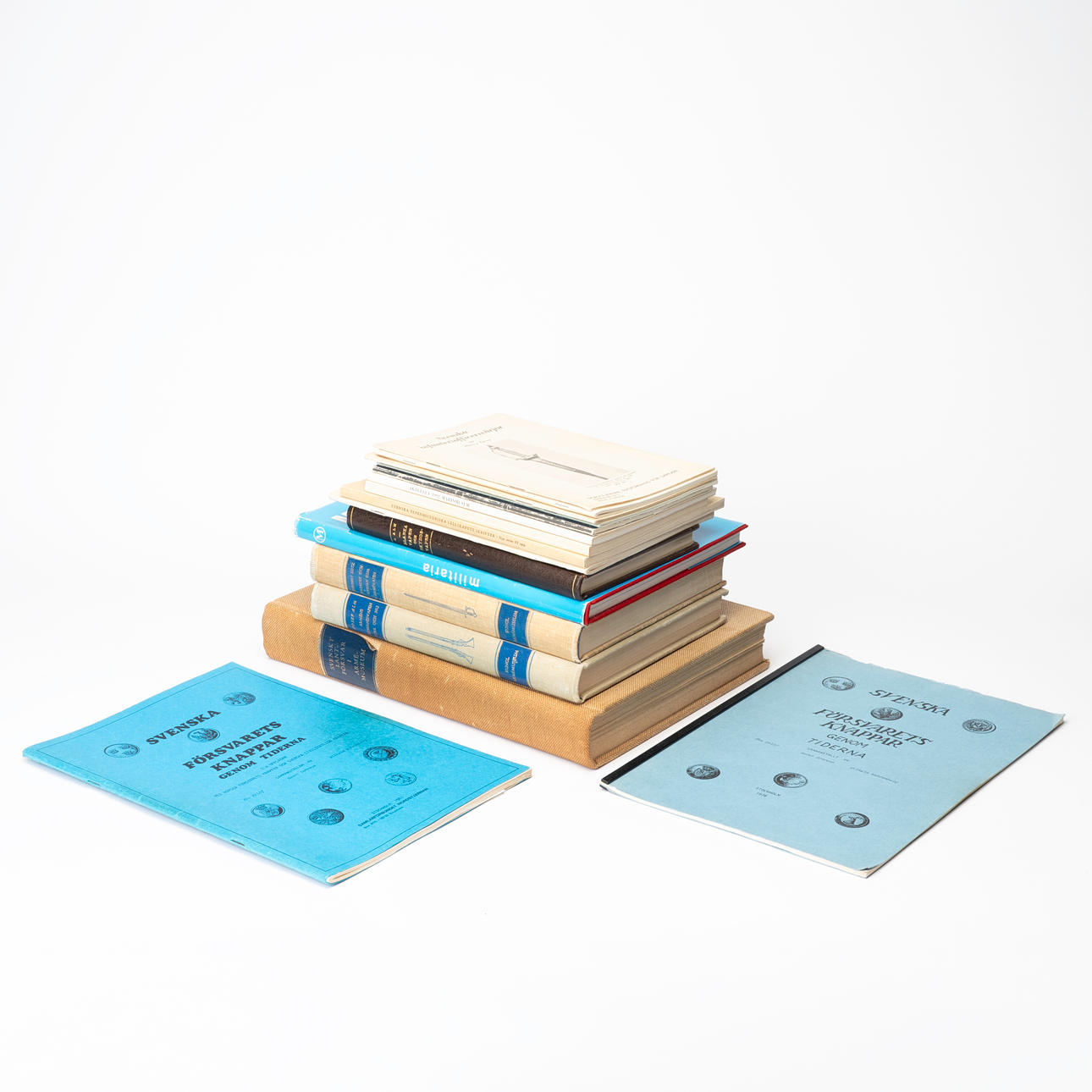 BOOKS and LITERATURE, theme Militaria.