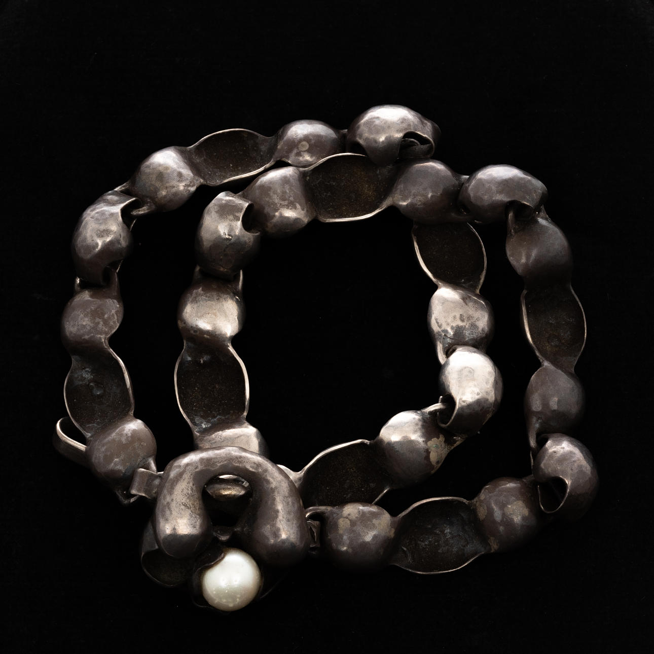 NECKLACE, silver, pearl.