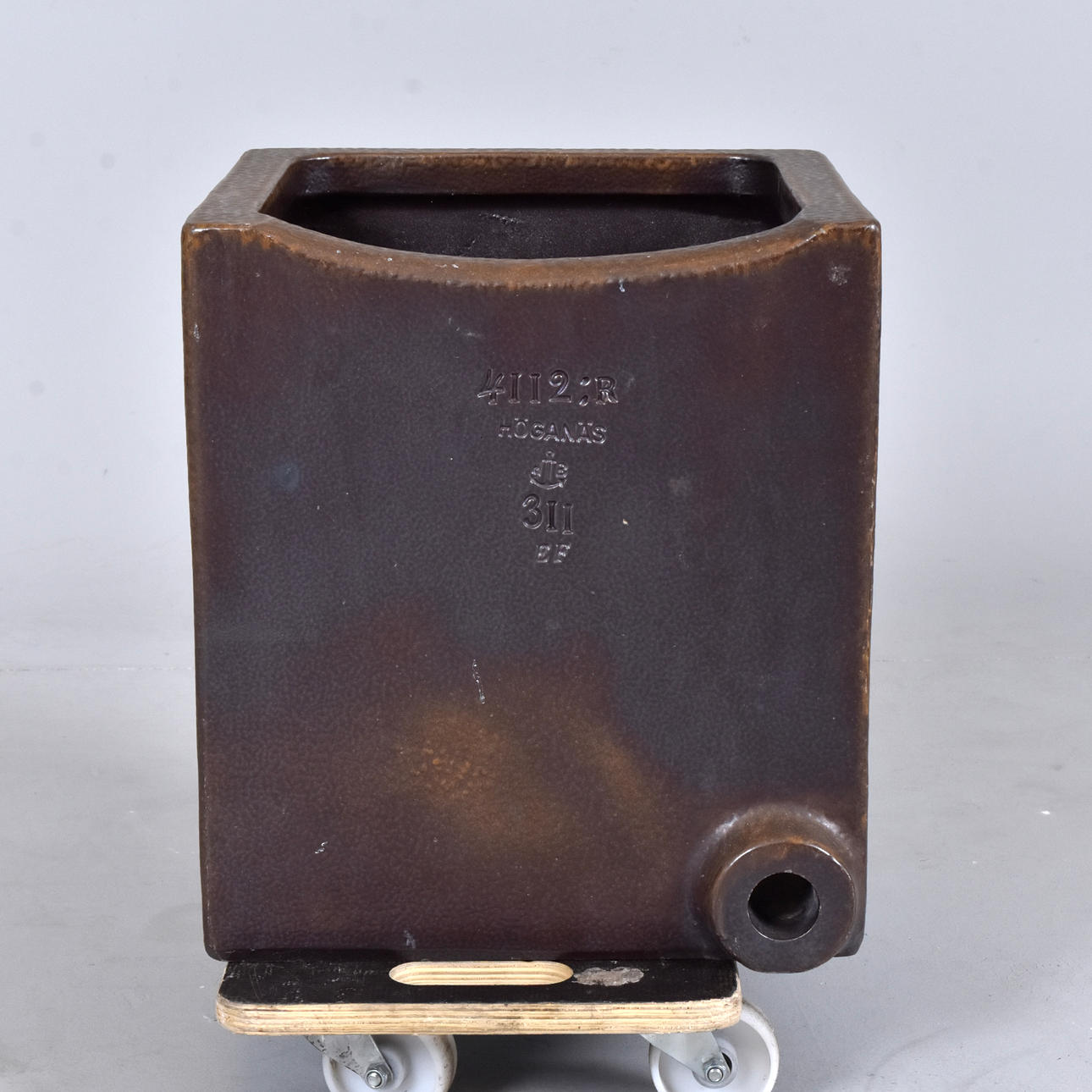 VASK, saltglaserat stengods, 1900-talets 1 hälft.