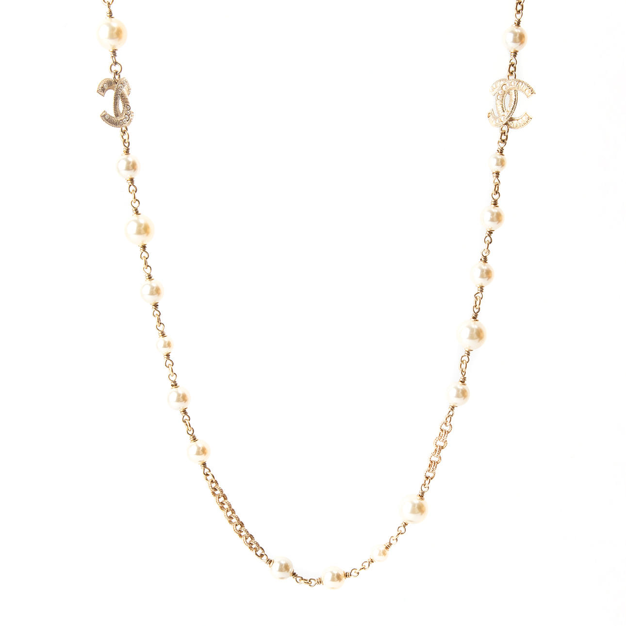 CHANEL, collier, gulmetall med imitationspärlor.