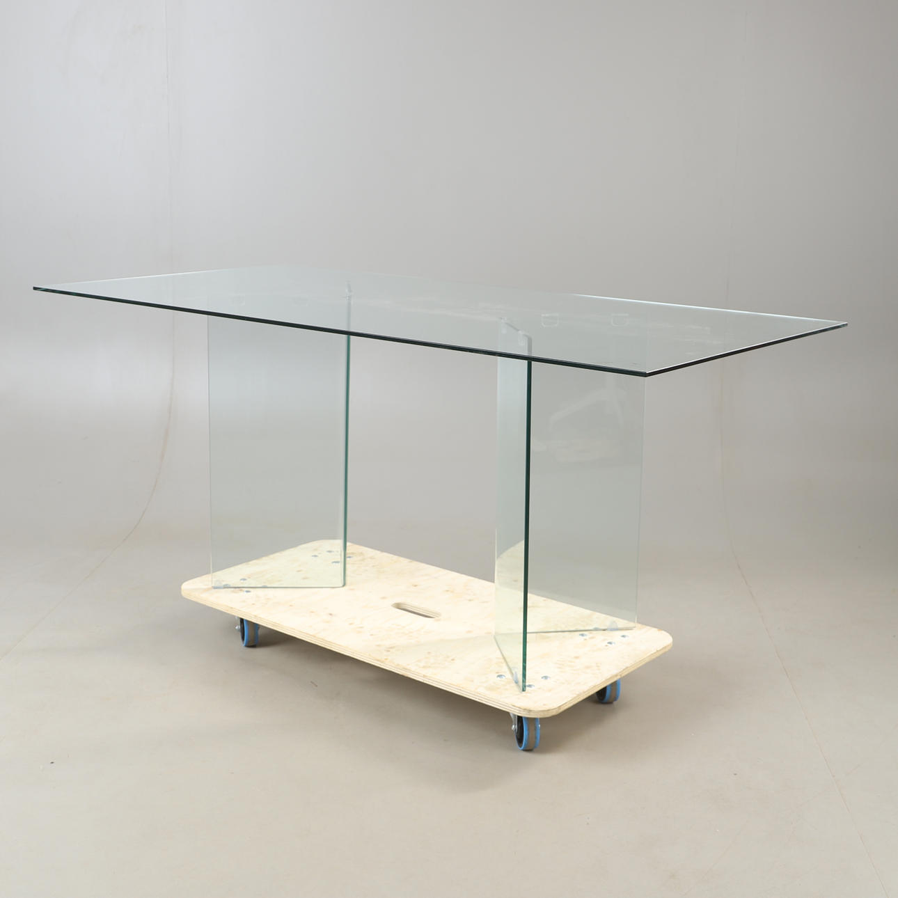 A glass dining table, 21st century.