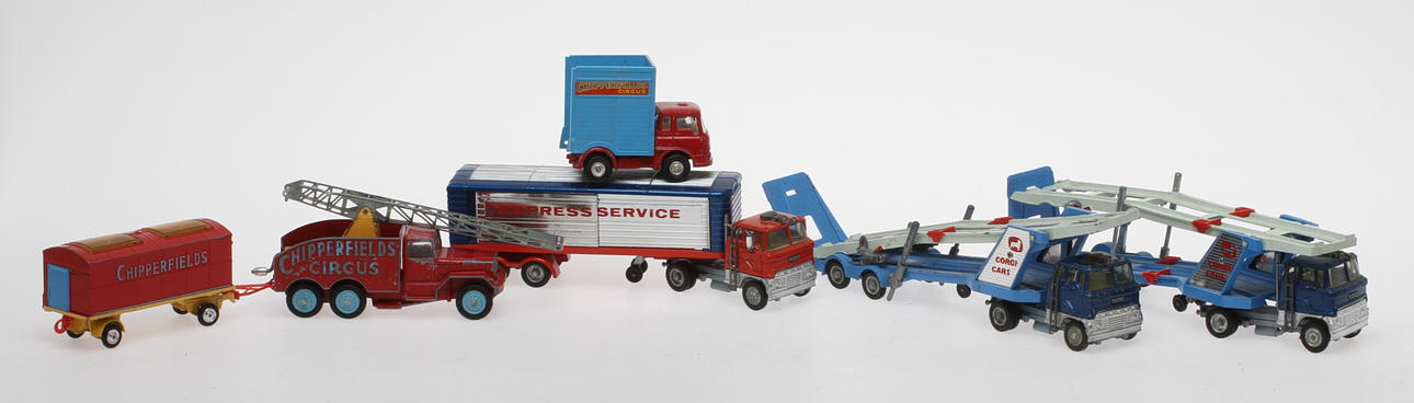 MODELLBILAR CORGI TOYS, två Car Transporter, tre Chippersfield och en Express Service.