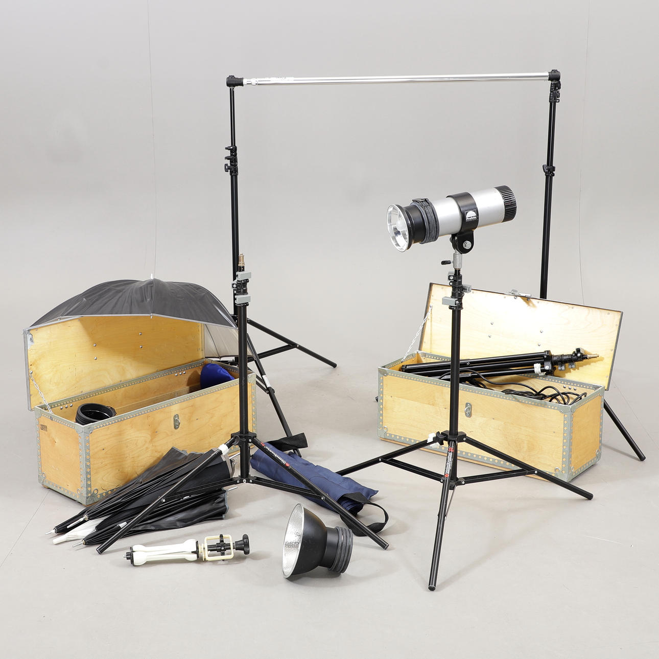 STUDIO LAMPS, TRIPOD, etc., Manfrotto, 1900/2000s.