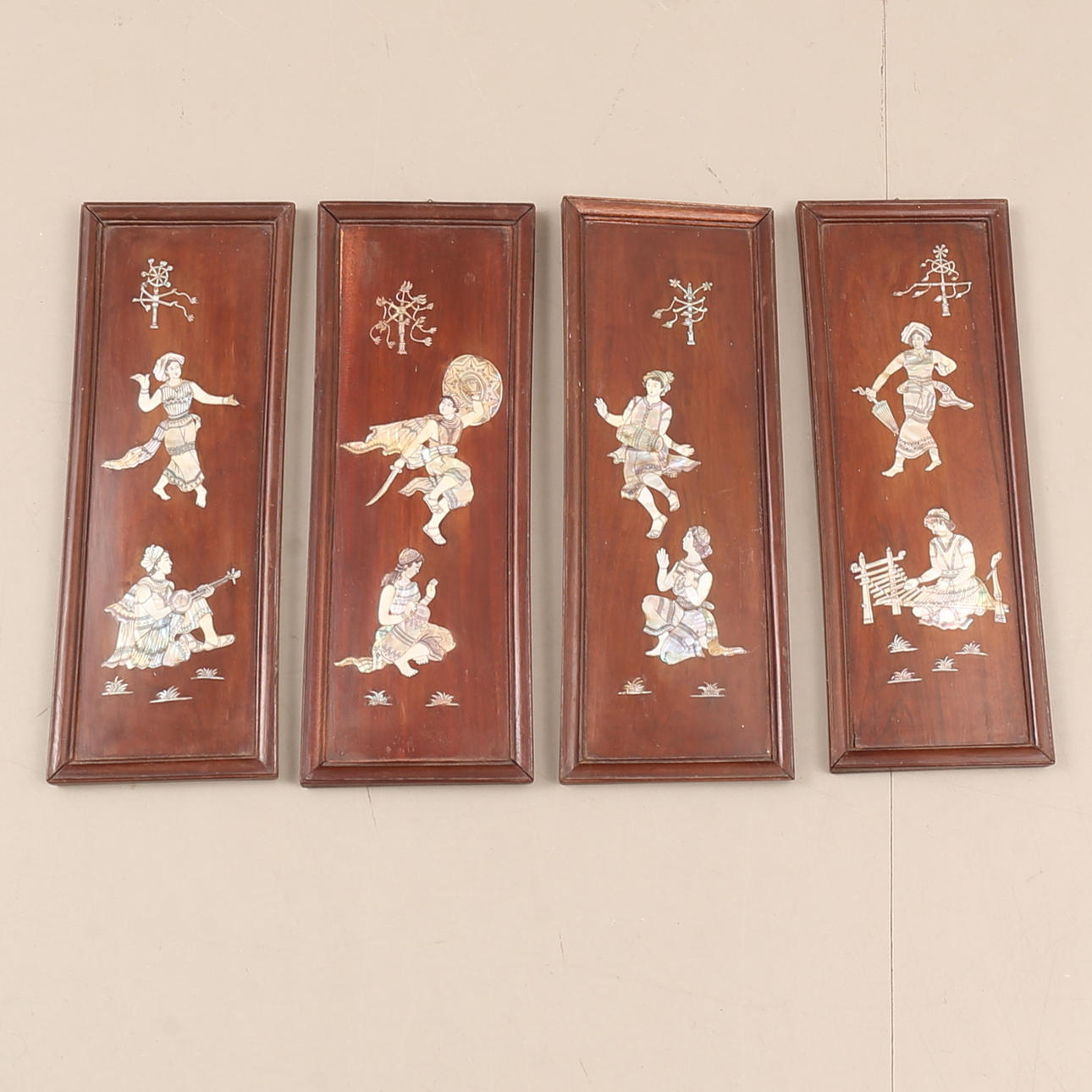 WALL PLAQUES, 4 pieces, wood, oriental.