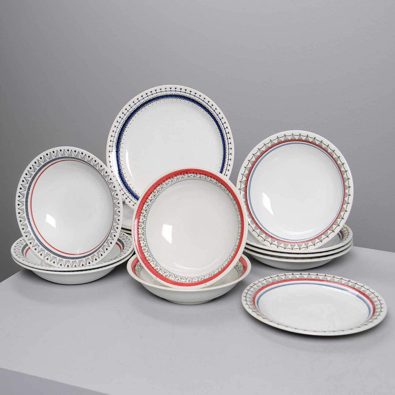 17 plates, Rörstrand and Gefle/Upsala-Ekeby.