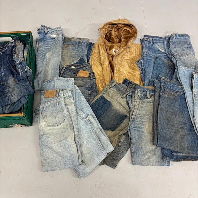 VINTAGE LEVI DENIM TØJ OG ANDRE GENSTANDE.