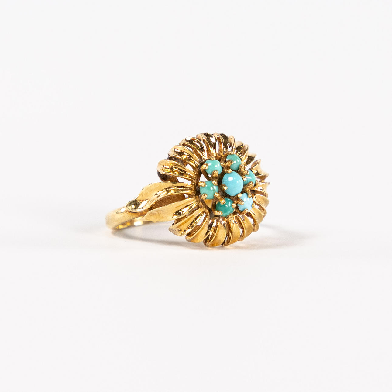 RING, 18k gold, with turquoises, size 17,5.