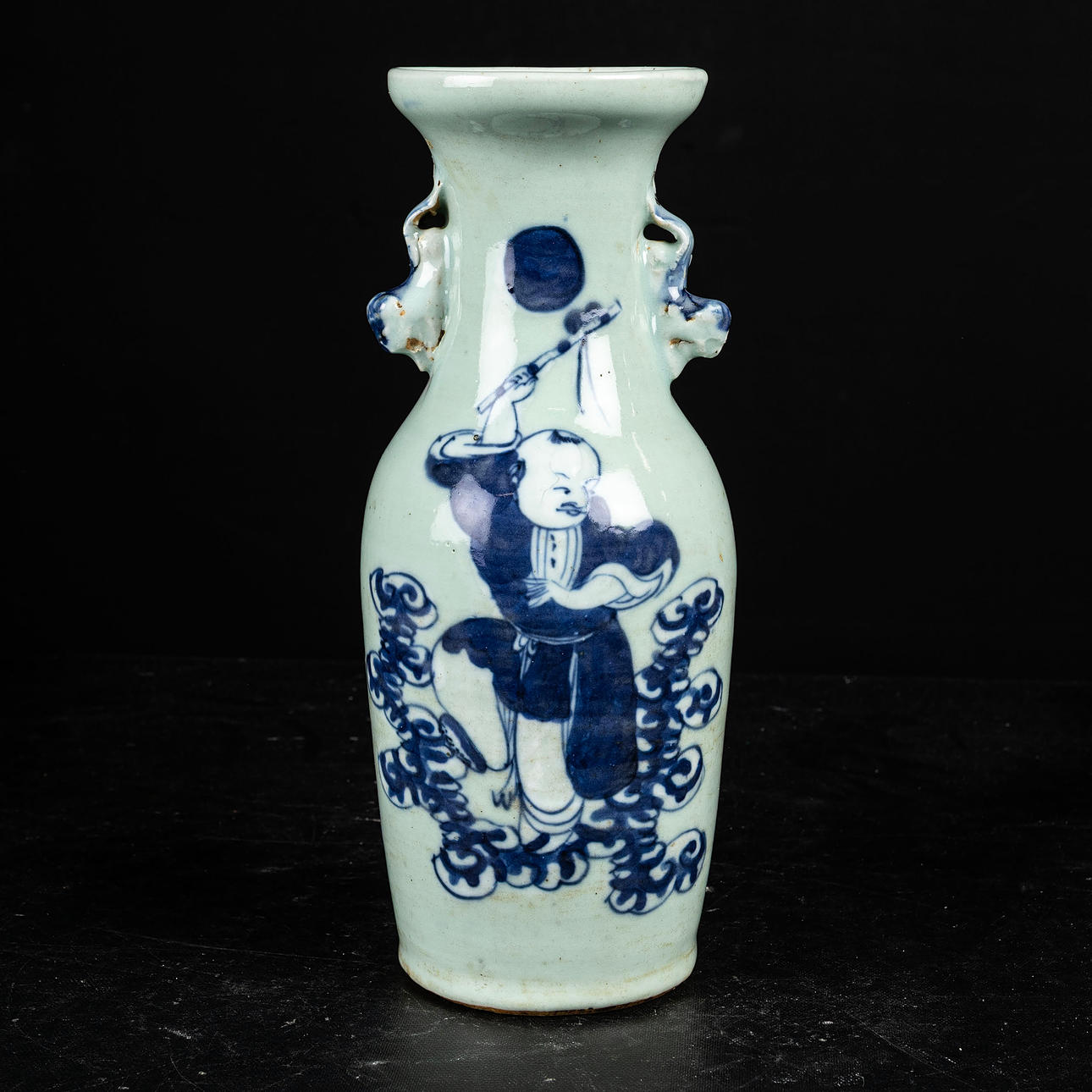 A ceramic vase, China, 18th/20th century.