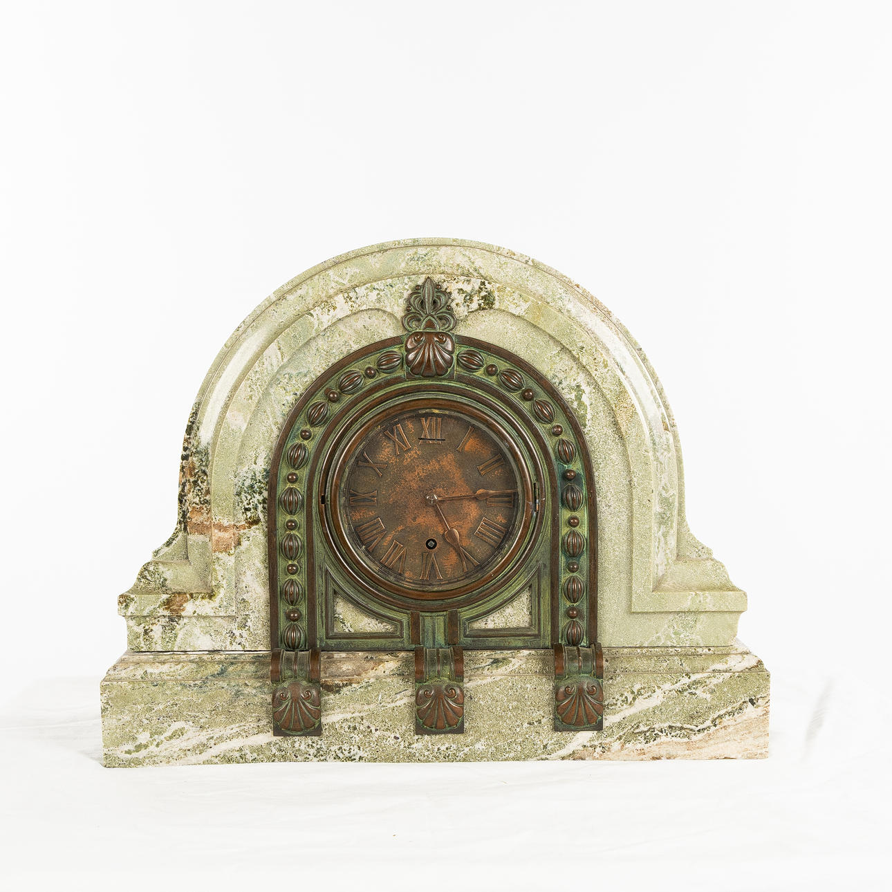 BORDSUR, delbart, marmor, 1900-talets första hälft.