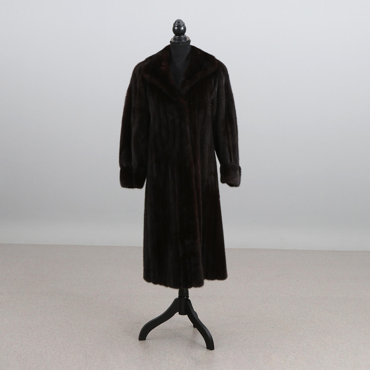 SAGAMINK, PÄLSKAPPA. Mörkbrun mink.