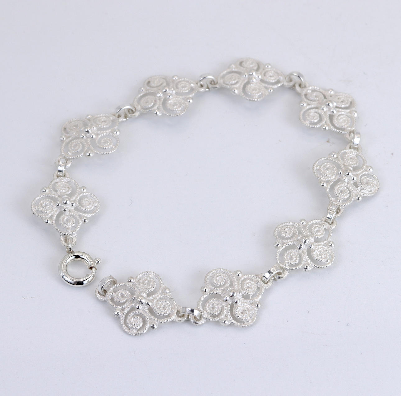 SILVER FILLIGREE BRACELET.