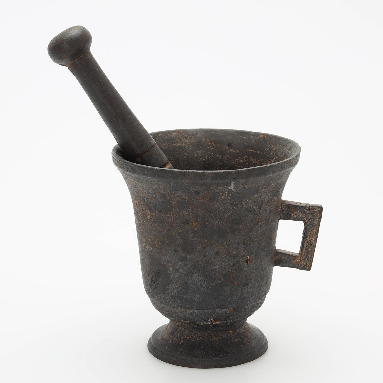 MORTAR with PESTLE, 2 pieces, cast iron.