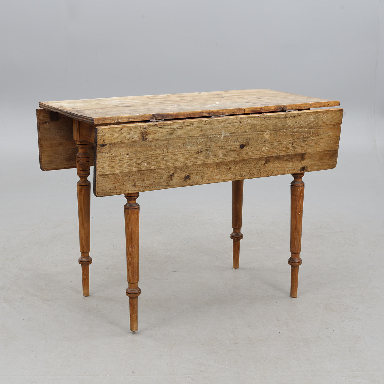 A Neo-Renaissance folding table, 18th/20th century.