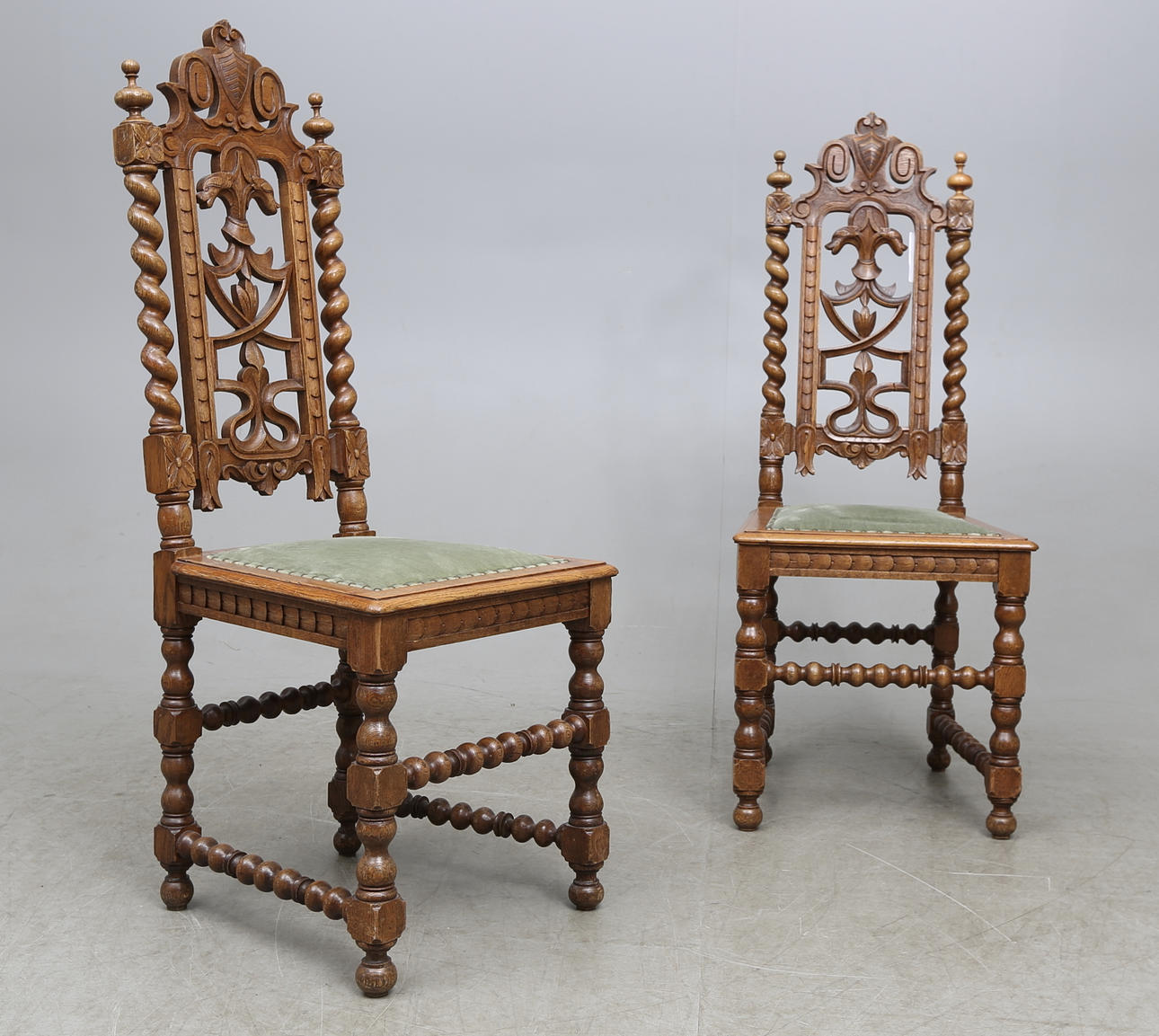 STOLAR, ett par, nyrenässans, omkring 1900.