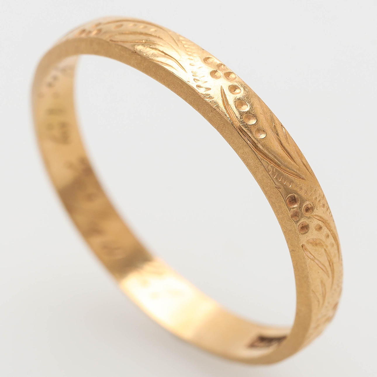 A ring, 18 k, patterned, Vänersborg 1967.