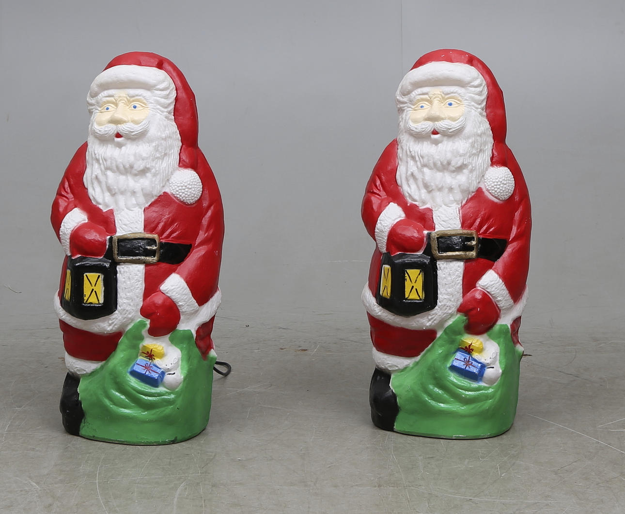 TRÄDGÅRDSTOMTAR, ett par, plast, 1900-tal.