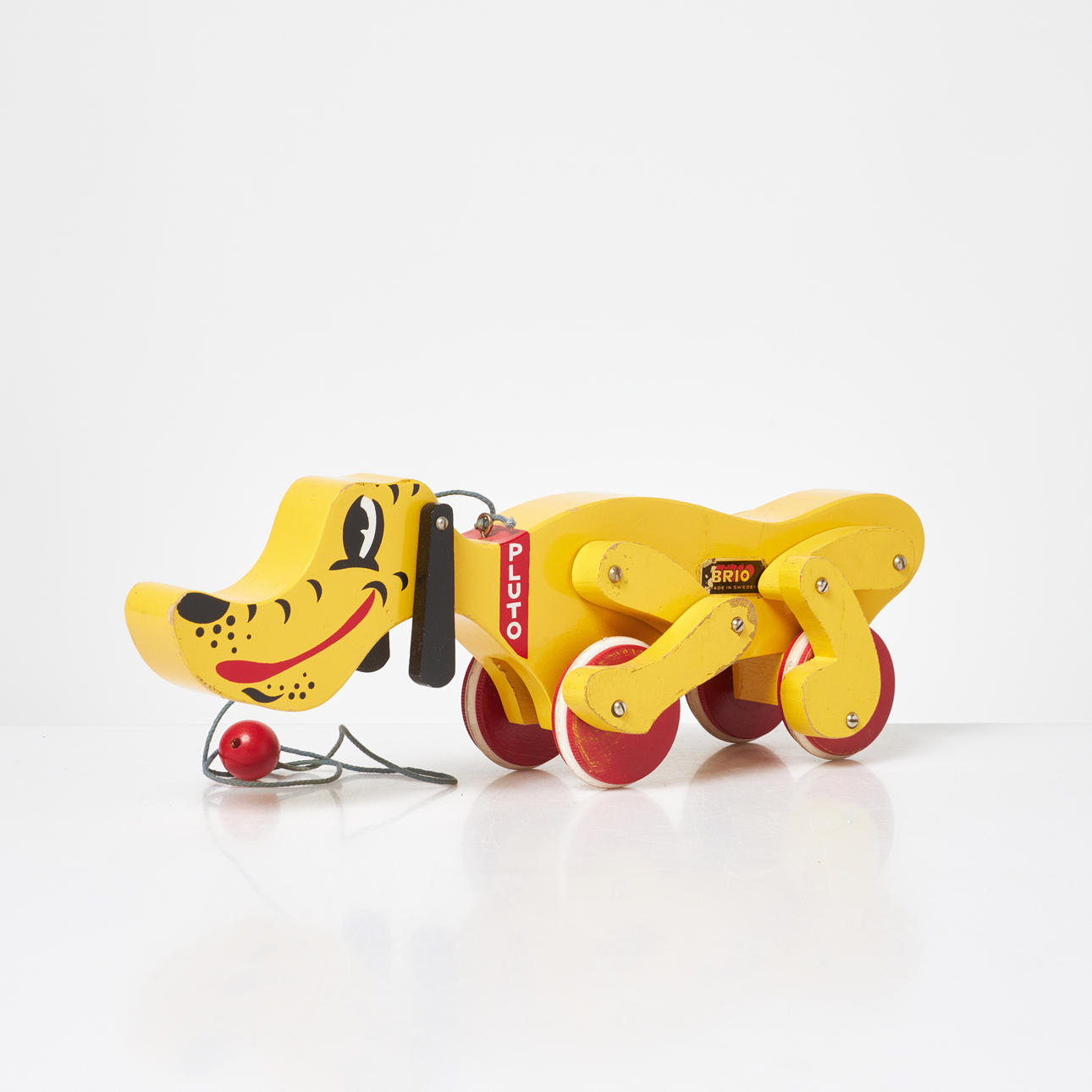 BRIO, "Pluto", dragleksak, trä, Sverige, 1900-talets mitt.