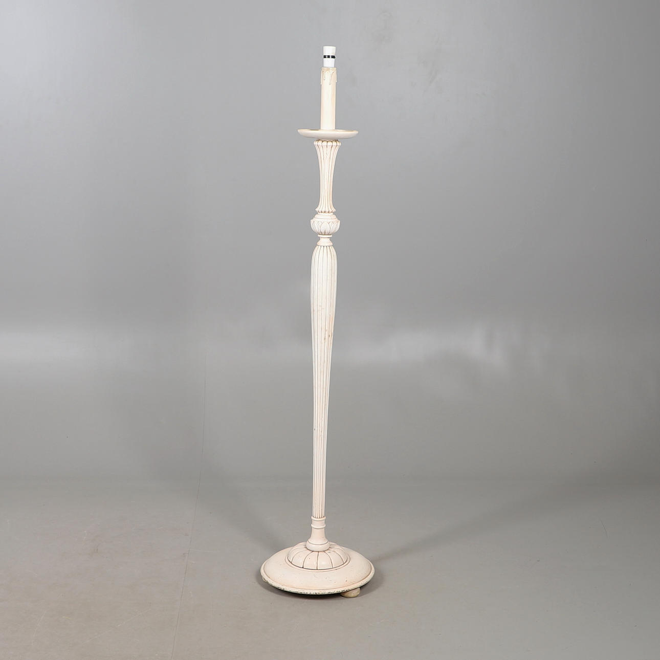 A MODERN WHITE PAINTED STANDARD LAMP.