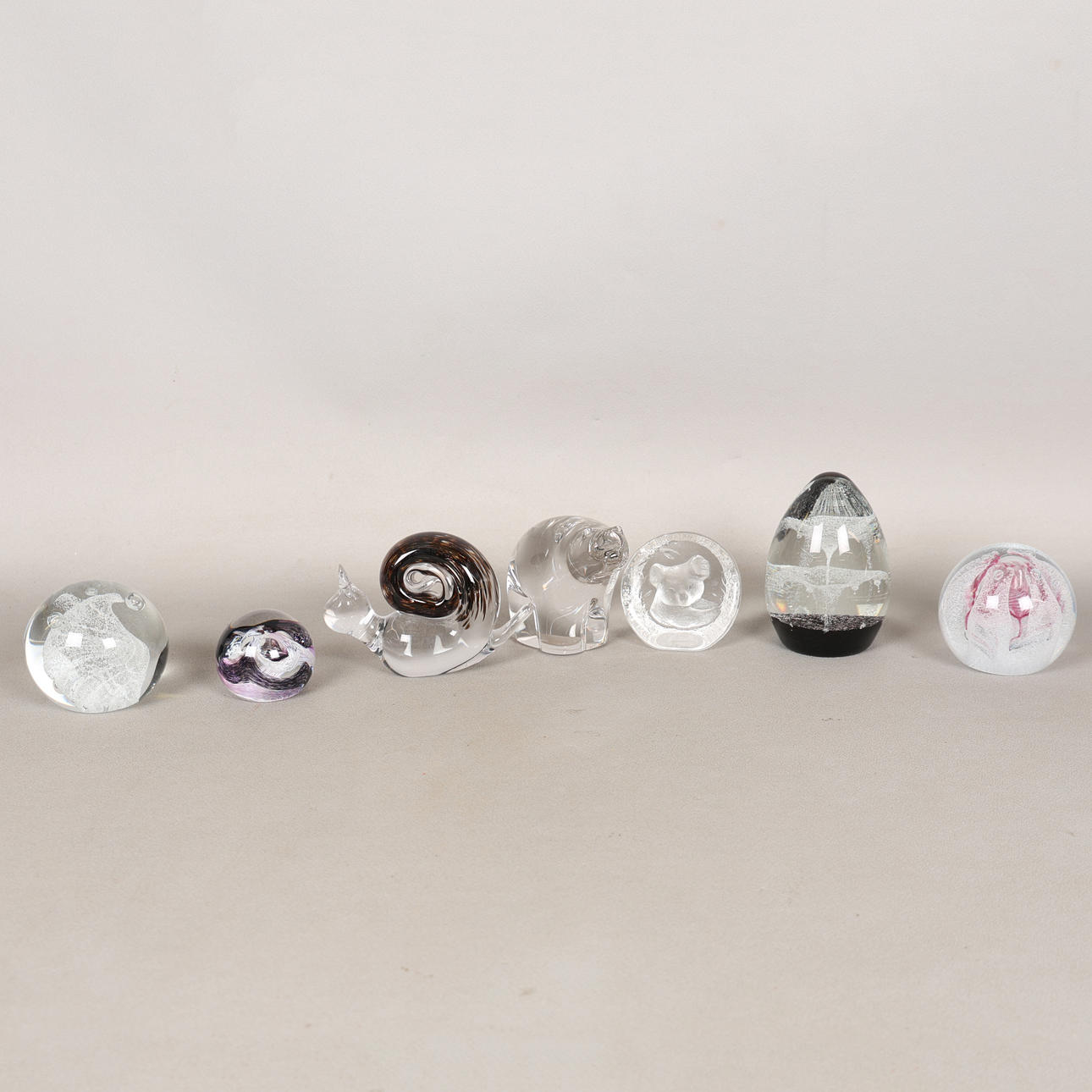 SEVEN VARIOUS ART GLASS PAPERWEIGHTS (7).