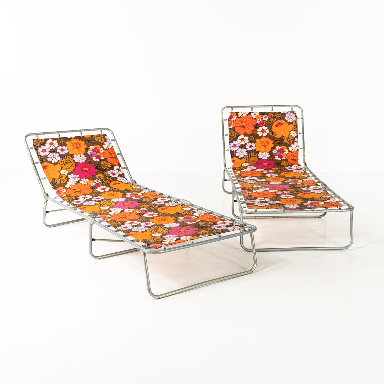 SUNBEDS, a pair, metal/textile, 60/70's.